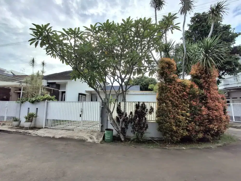 Rumah Strategis Siap Huni di BSD Kencanaloka Full Renov