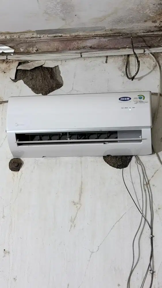 Dijual AC Midea
