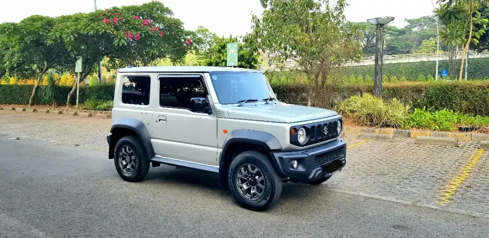 Suzuki Jimny JB74 Abu-Abu Metalik (silver)