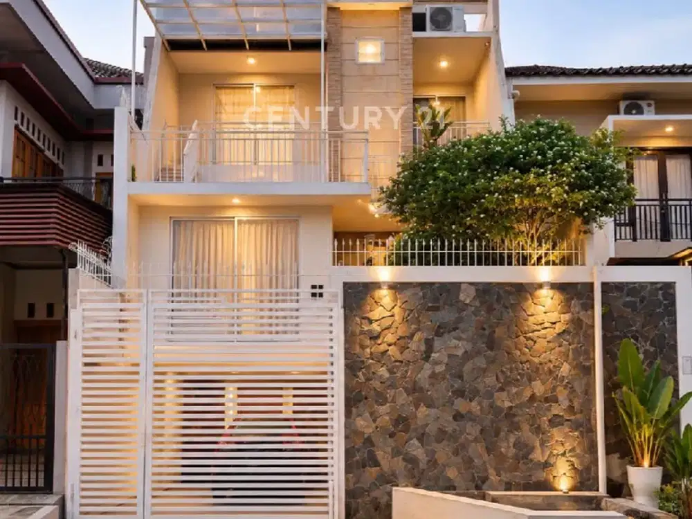 RUMAH 3 LANTAI 7 KAMAR  DI KOMPLEK BILLY MOON – JAKARTA TIMUR