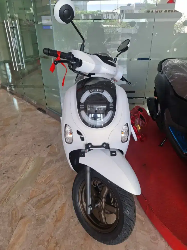 Honda Scoopy Prestige White