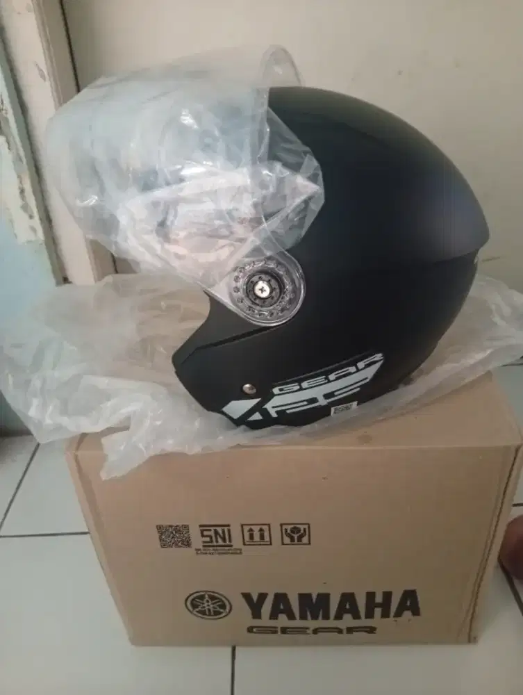 Helm yamaha gear BARU