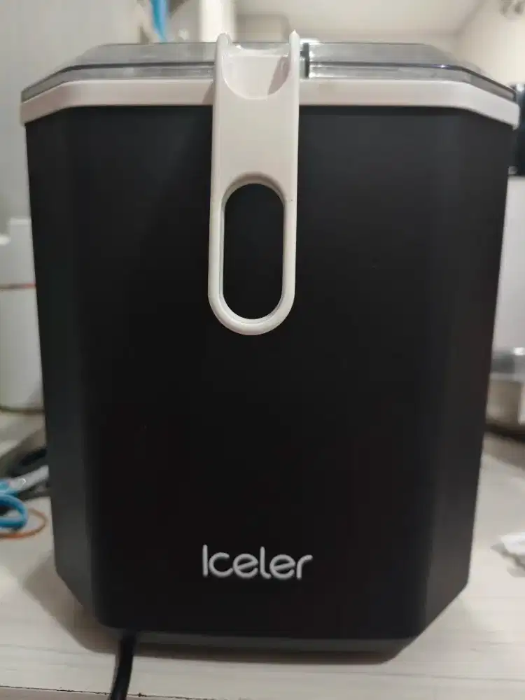 Dijual Iceler Mesin Es Portable Ice Maker 12 kg  per hari