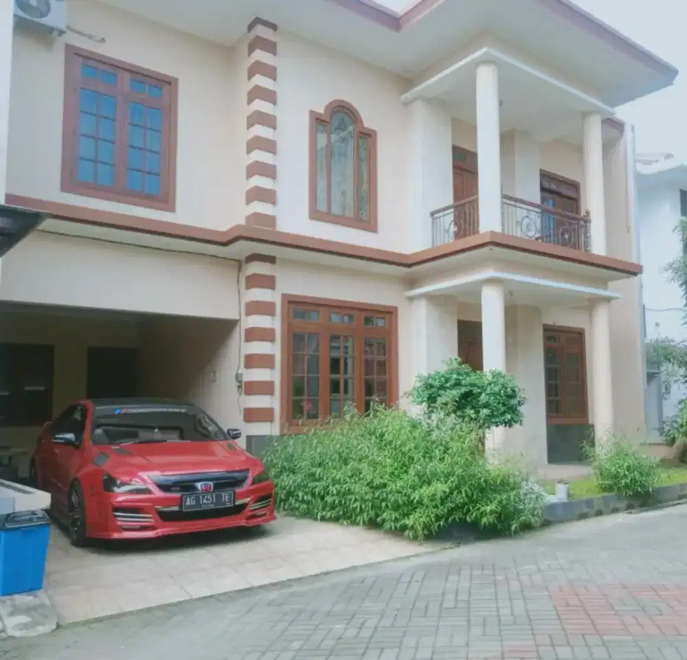 Rumah dalam Townhouse 7menit ke Amplaz