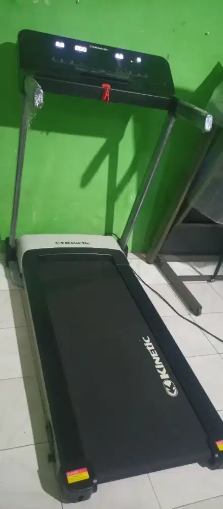Treadmill elektrik bekas mulus bersih like new