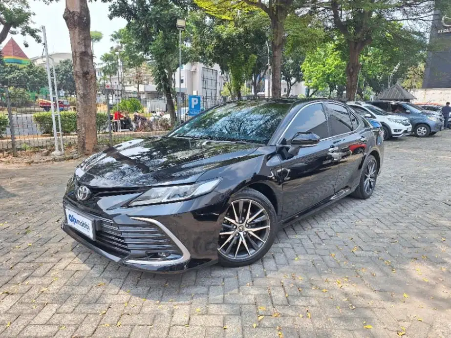LOW DP Toyota Camry 2.5 V Bensin-AT 2023 BAJ