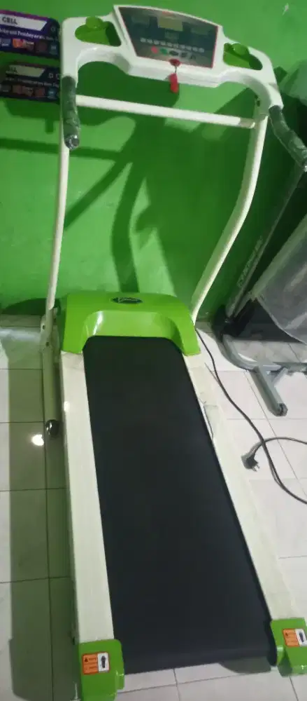 Treadmill elektrik bekas normal mulus bersih kuat kokoh