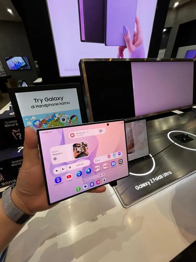 SAMSUNG GALAXY ZFOLD8 FREE VOUCHER 2.5jt