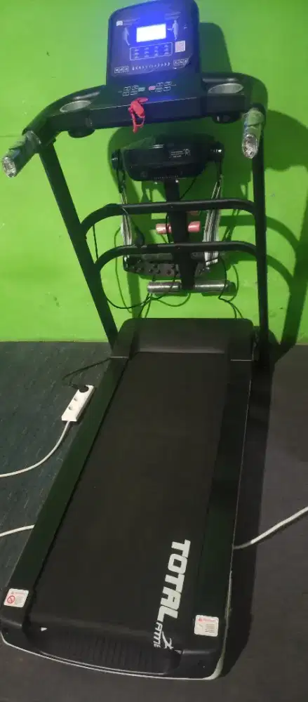 Treadmill elektrik ada mesin pijat dan sit up + dumble 2 pcs
