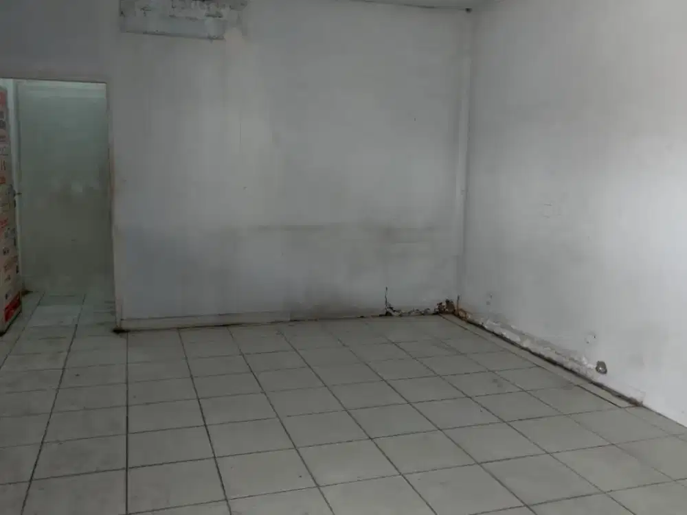 Di Sewakan Gudang Strategis di Jl Raya Bekasi, Luas 156 M² + Parkiran Luas 013