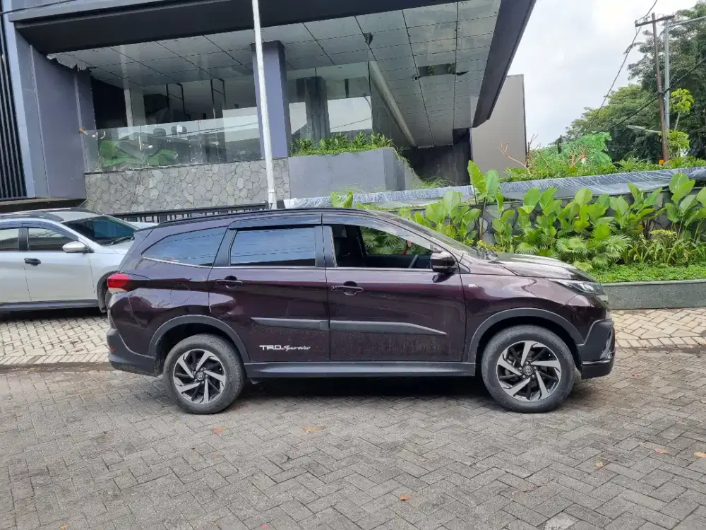TOYOTA RUSH 1.5 S TRD METIK 2018 MARON
