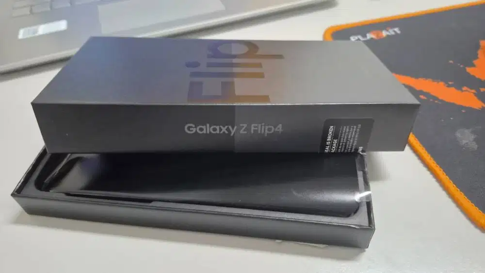 Jual Samsung Z Flip 4 kondisi jujur sesuai gambar