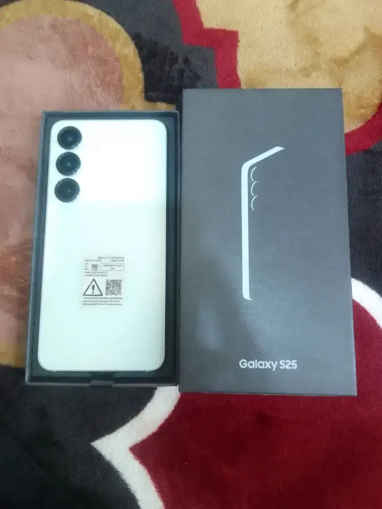 Samsung S25 12/512gb