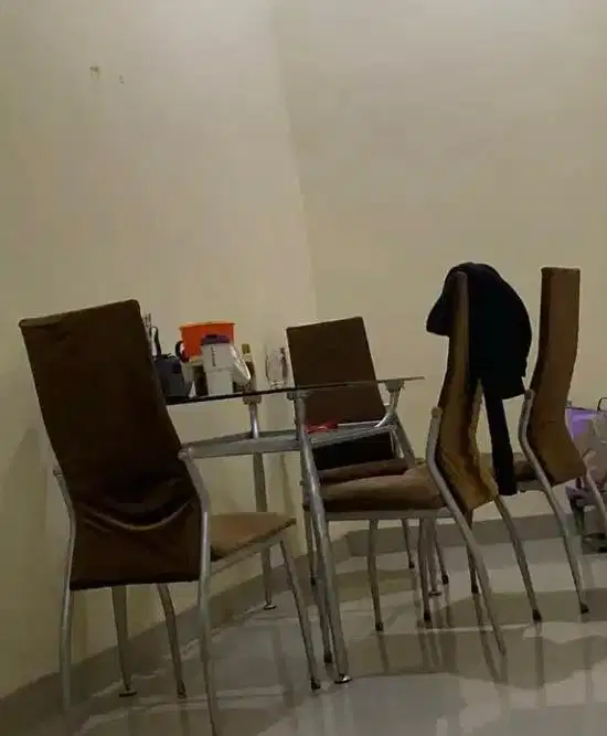 Meja makan set plus kursi
