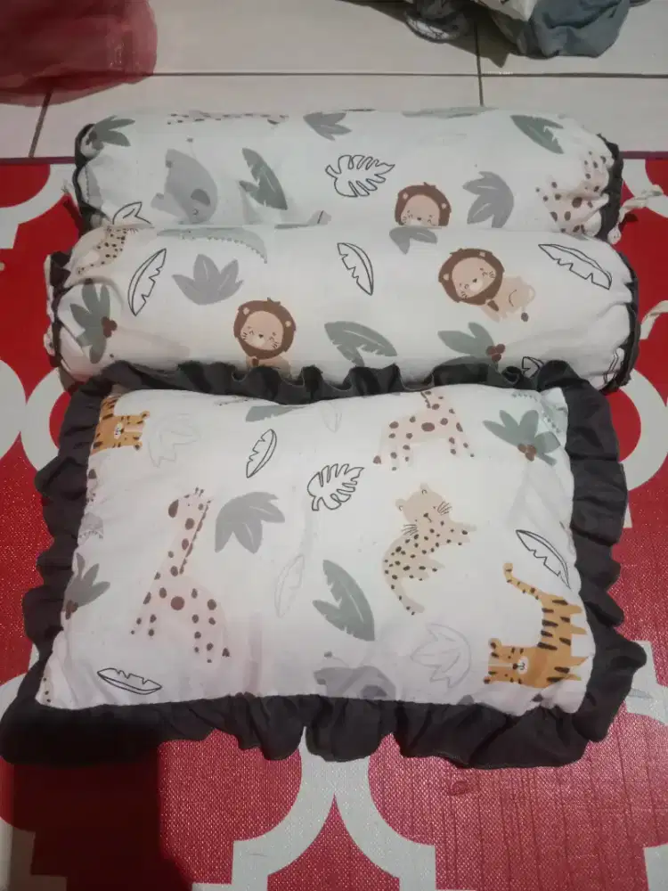 Set bantal dan guling bayi