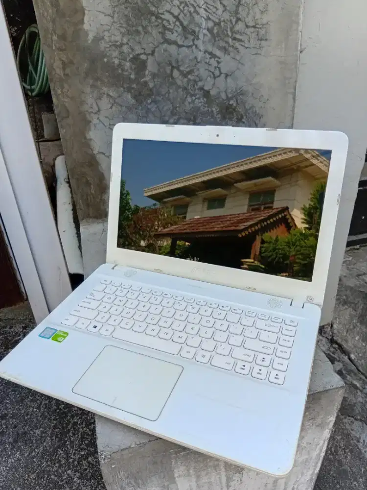 Laptop Asus Core i3 Nvidia