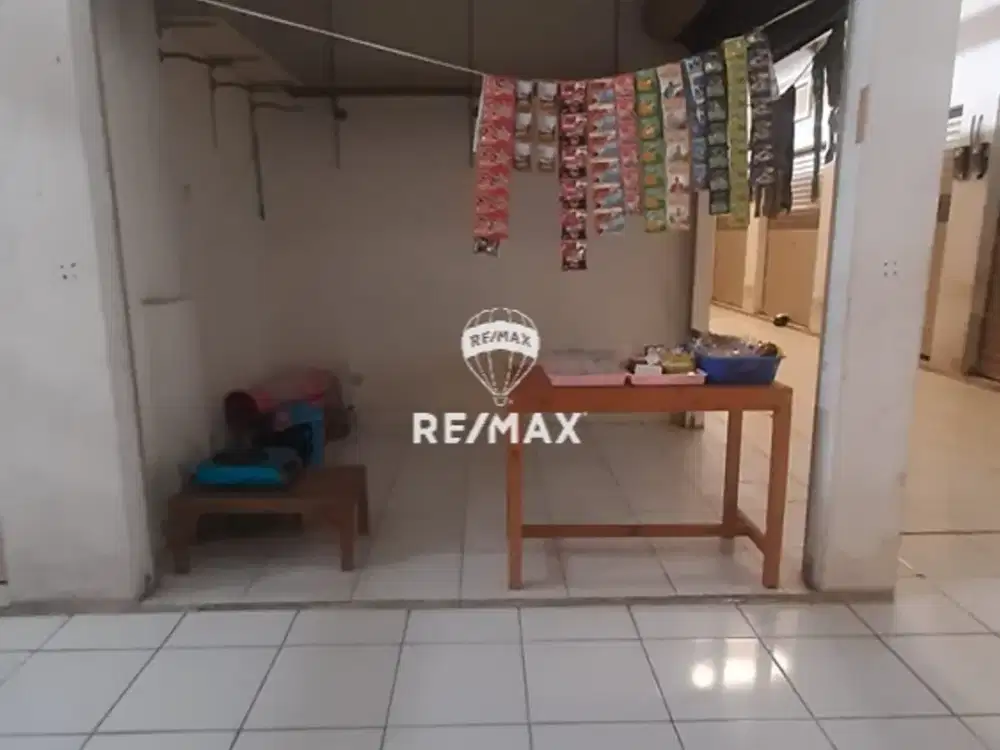 Kios Lokasi Depan Pintu Utama di Green Market Jababeka