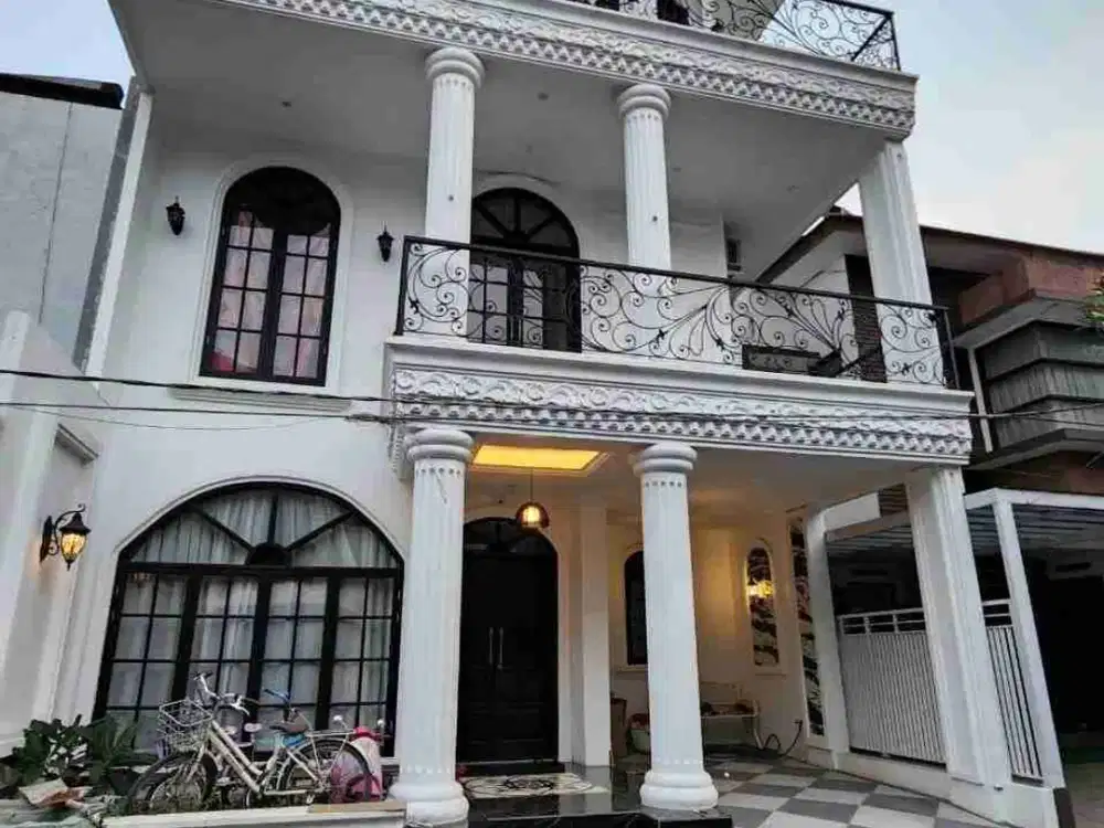 Rumah mewah 3 lantai di antapani Full furnish