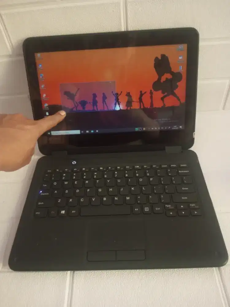 Touchscreen 2-in-1 Lenovo 300e intel N4200 RAM4GB SSD128GB Led10 4jam