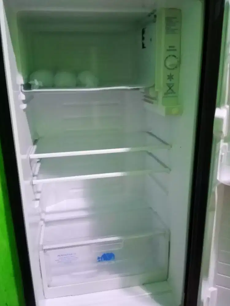Kulkas merk Aqua 1 pintu