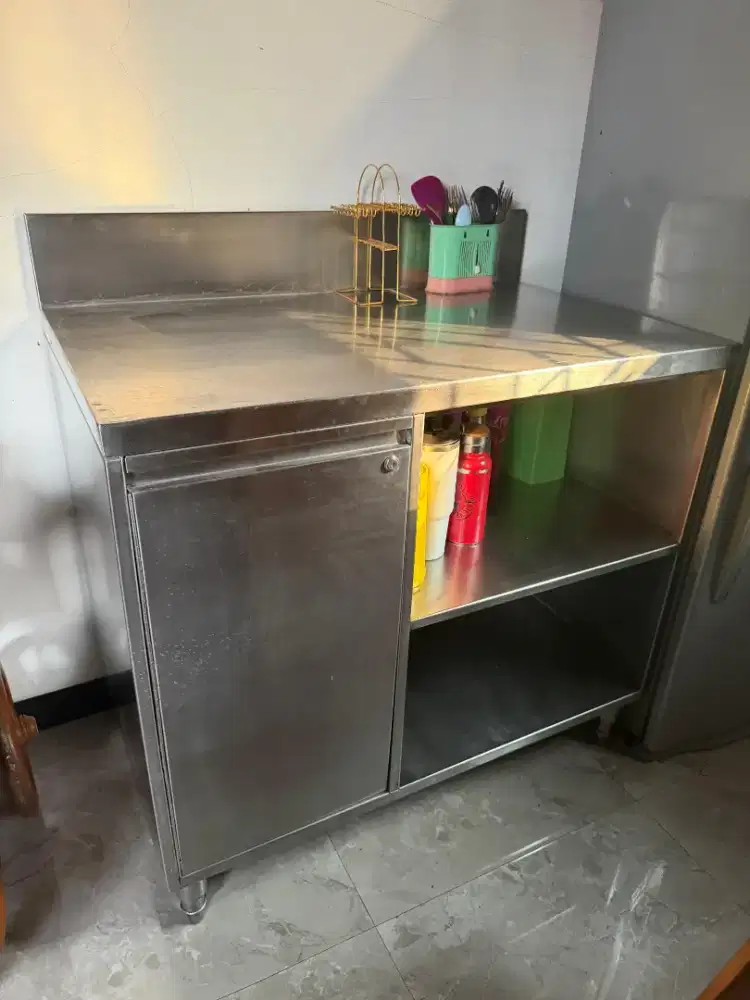 Meja kerja Cabinet