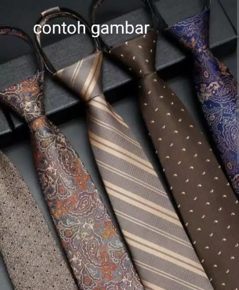 Dapat dua Dasi pria motif elegan seperti baru