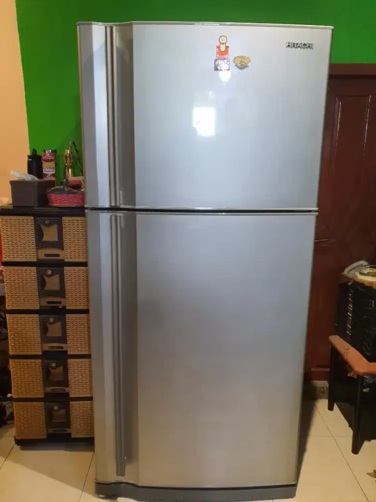 KULKAS HITACHI 2 PINTU JUMBO 550 LITER R-Z70EGD9