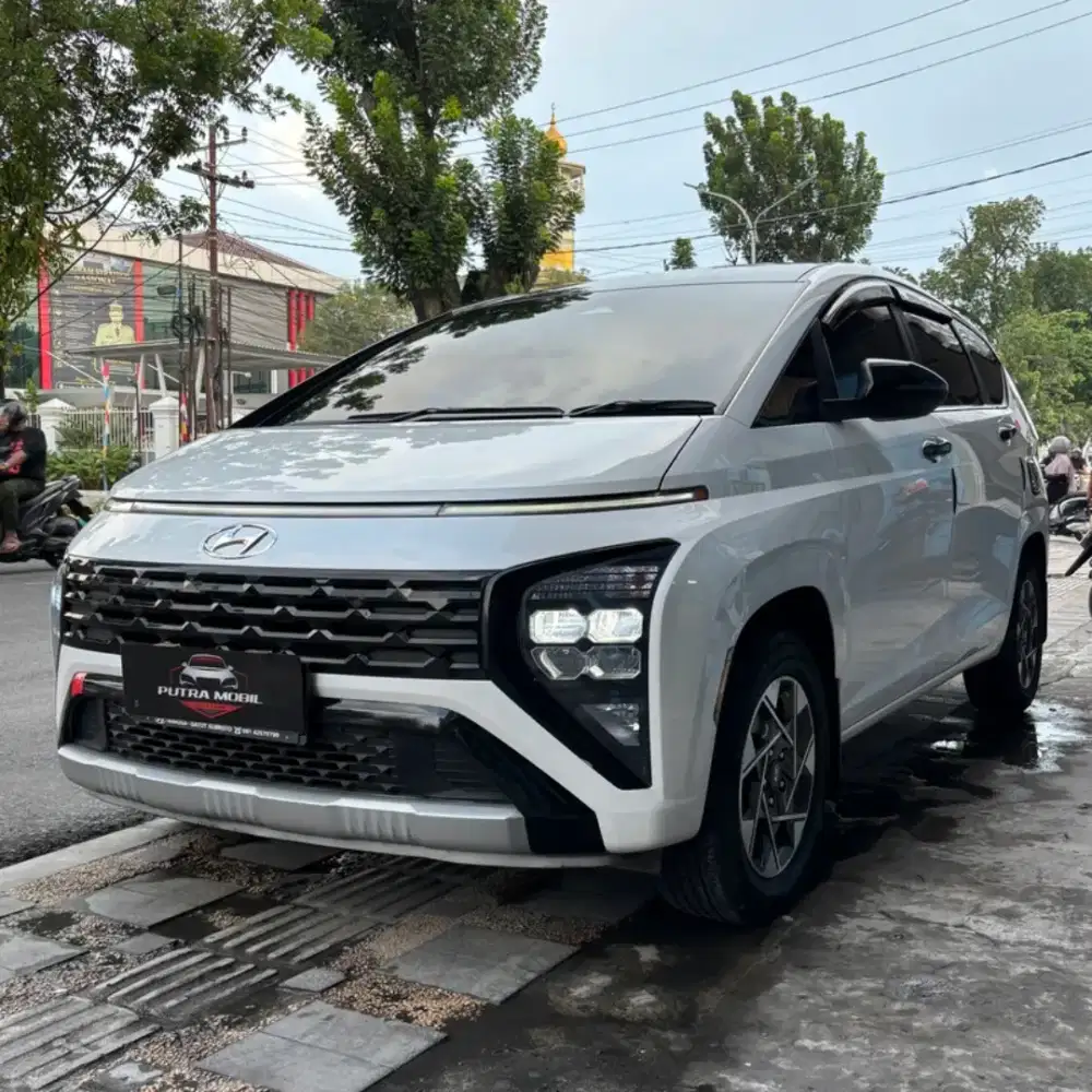 Hyundai Stargazer 1.5 Prime 2-tone (Captain Seat) IVT 2022 Putih