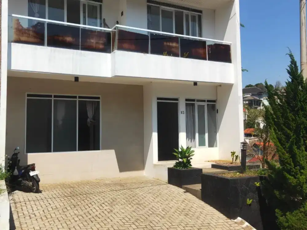 SUPER MURAH & JARANG ADA*DISEWAKAN KEMBALI RUMAH FRESH 2 LANTAI DI KAWASAN CIKUTRA BANDUNG UTARA