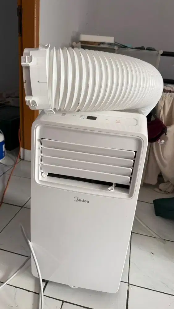 Ac Portable Midea 1/2 PK
