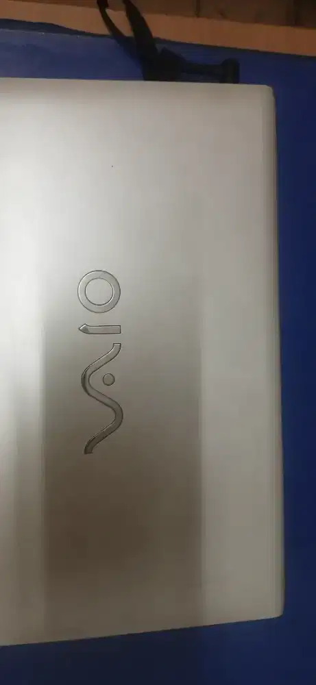 Dijual laptop sony Vaio SVE141R11W