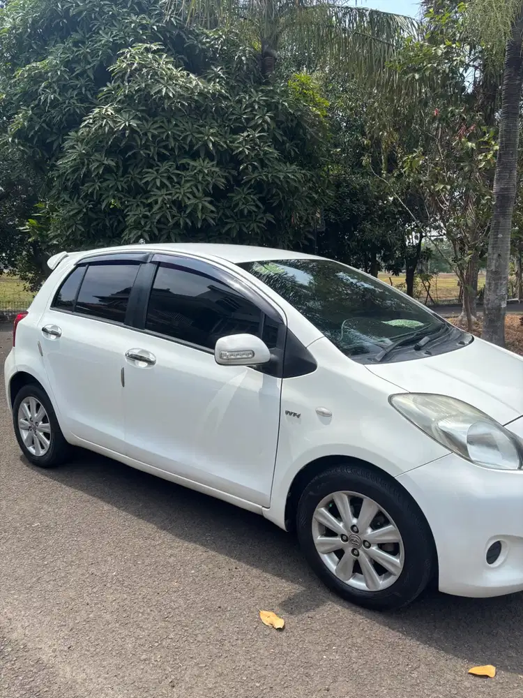 Jual Mobil Harian (Yaris)