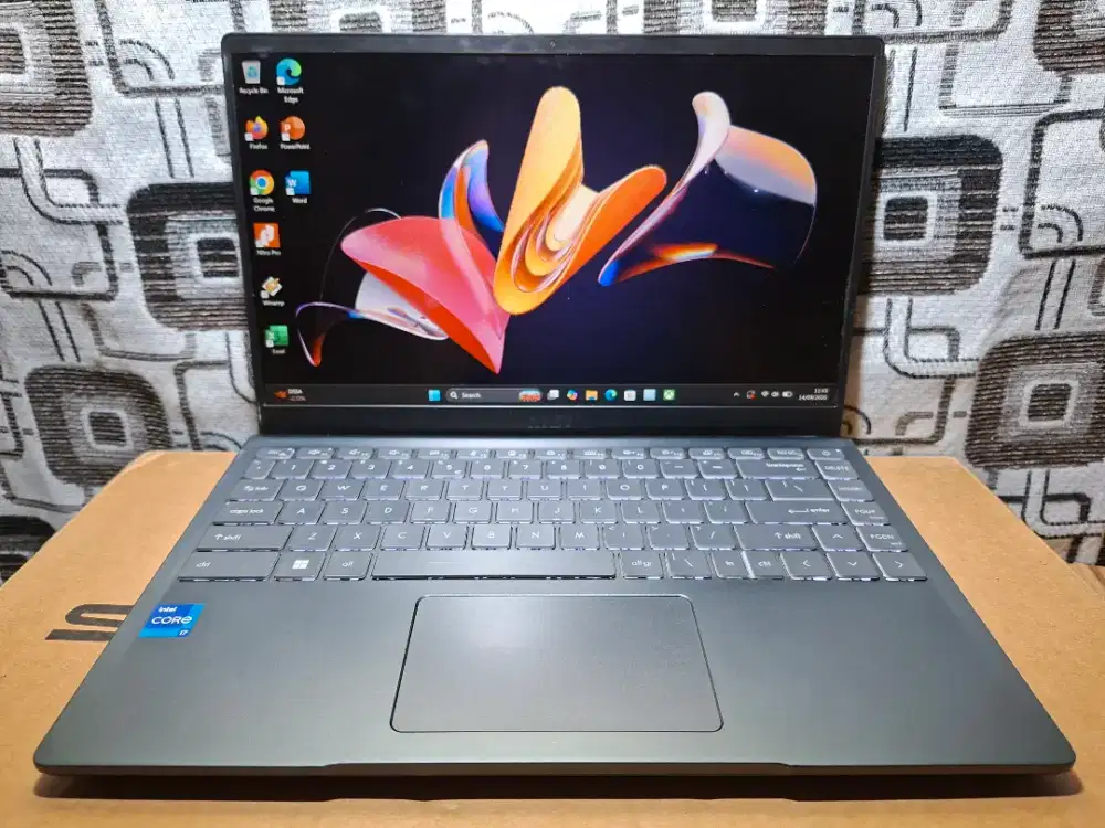 Laptop Msi Modern Core i7 gen 11 ram 8gb ssd 512 VGA iris backlit key