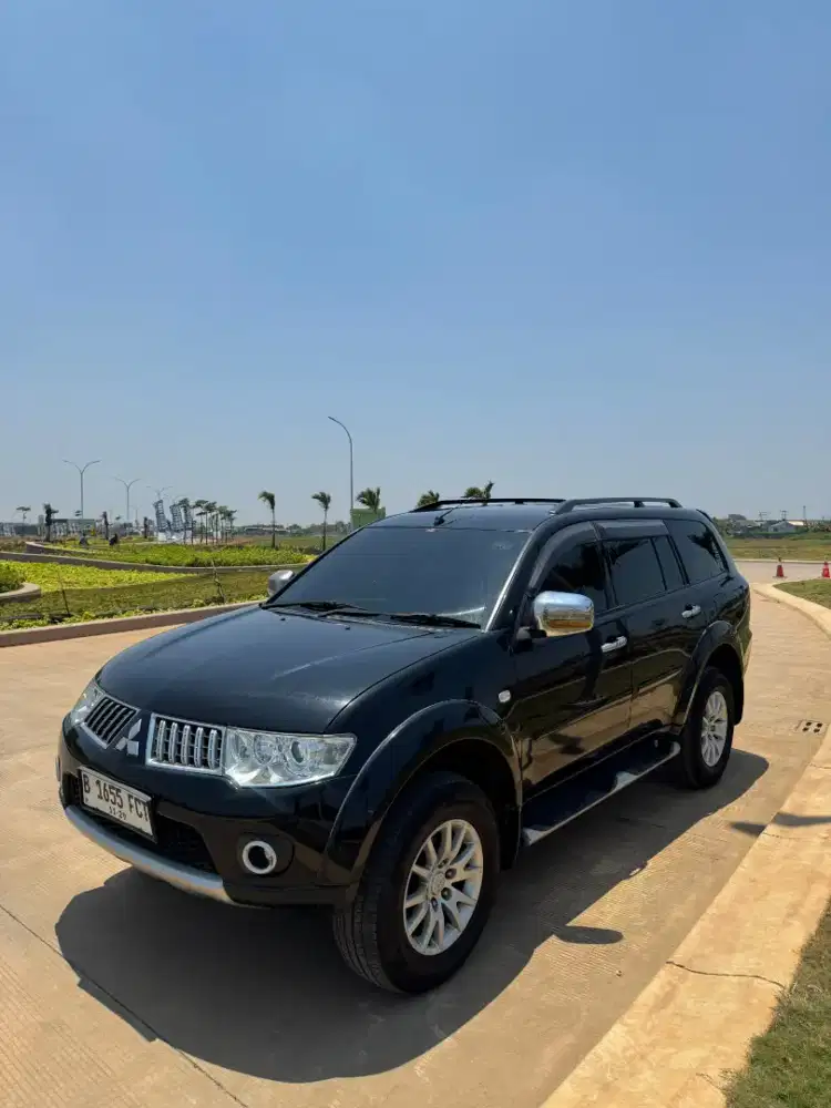 Mitsubishi Pajero Sport Exceed 2011 AT — Hitam, Interior Rapi. Nego