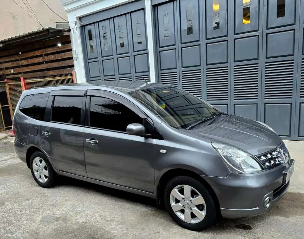 Nissan Grand livina 1.8 XV AT Ultimate Istimewa