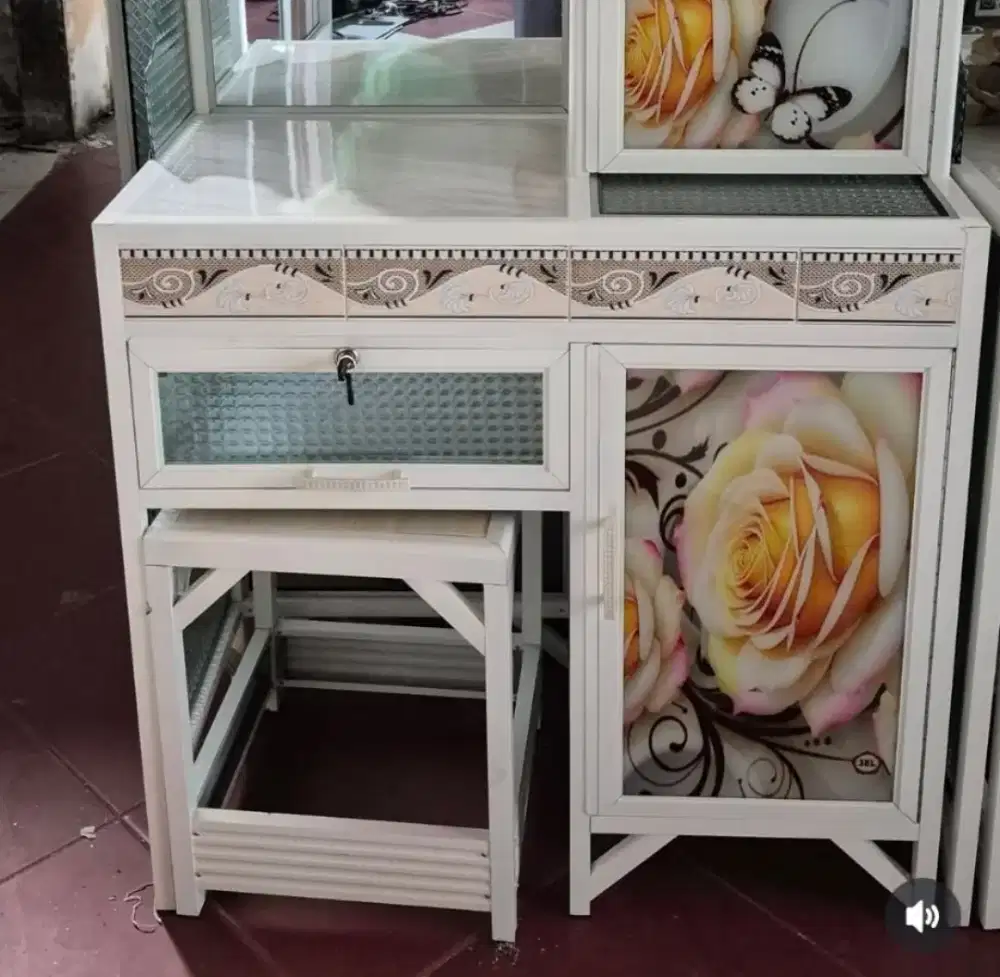 Meja rias aluminium