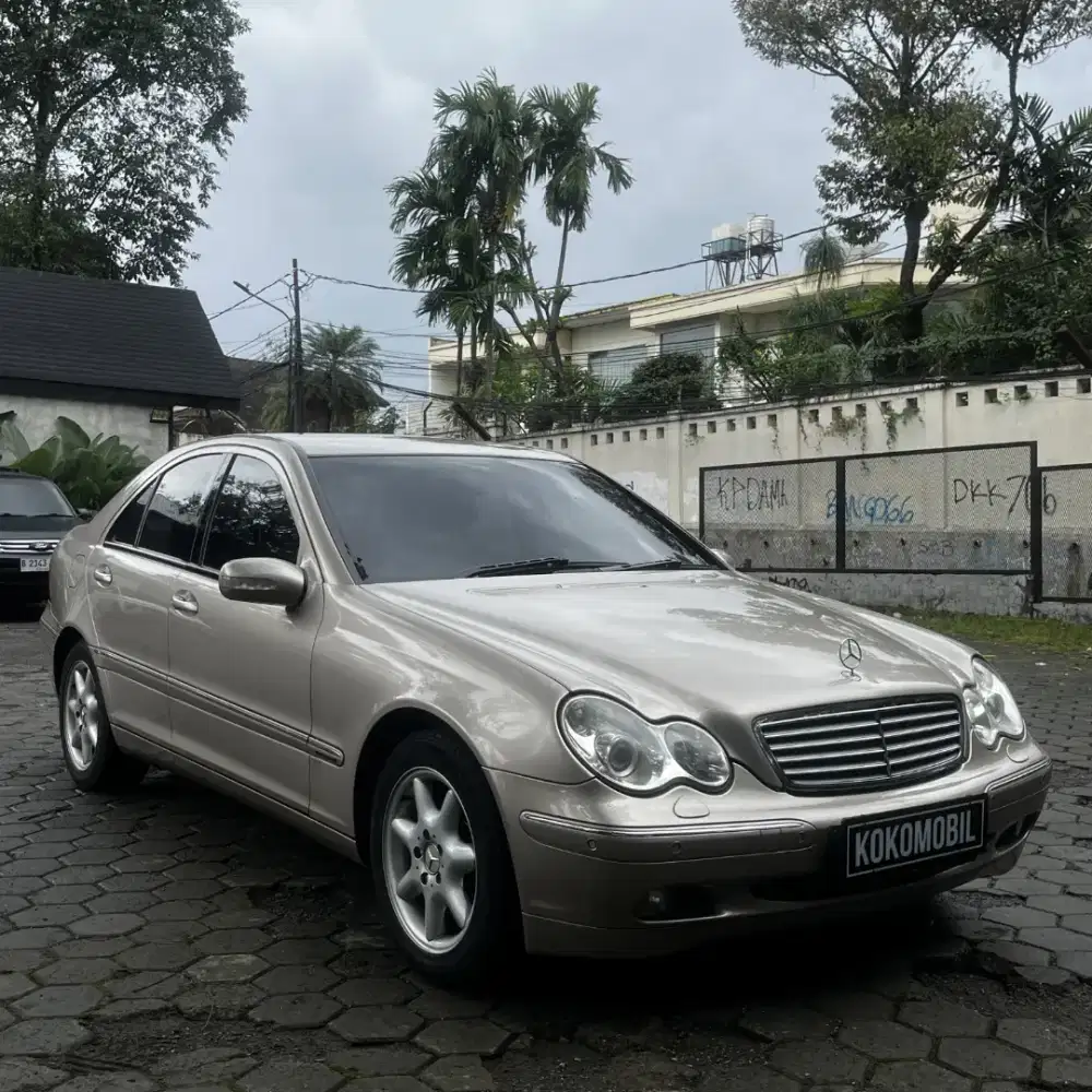 Mercedes benz C200 kompresor low KM langka istimewa