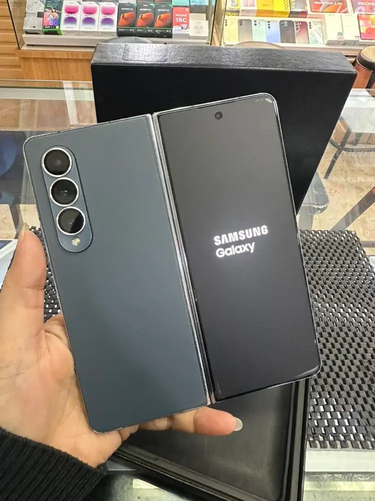 Samsung Galaxy Z Fold 4 12/256GB Ex Garansi Resmi Sein kurang Mulusss