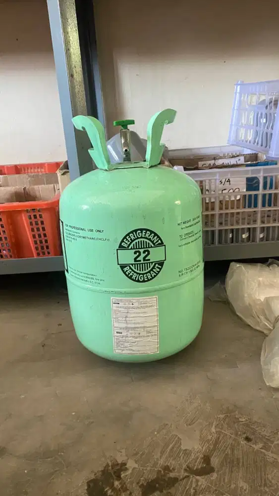 Tabung freon bekas berat bersih 13.6 kg