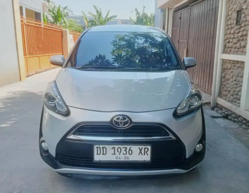 Jual mobil toyota sienta G Manual Th 2017 mulus  hrg nego.
