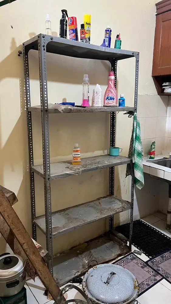 Rak besi siku lobang