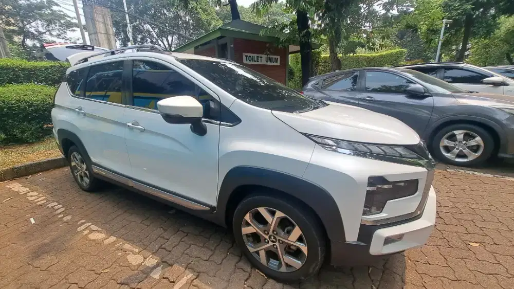 Xpander Cross 1.5L White Tahun 2023 Bagus