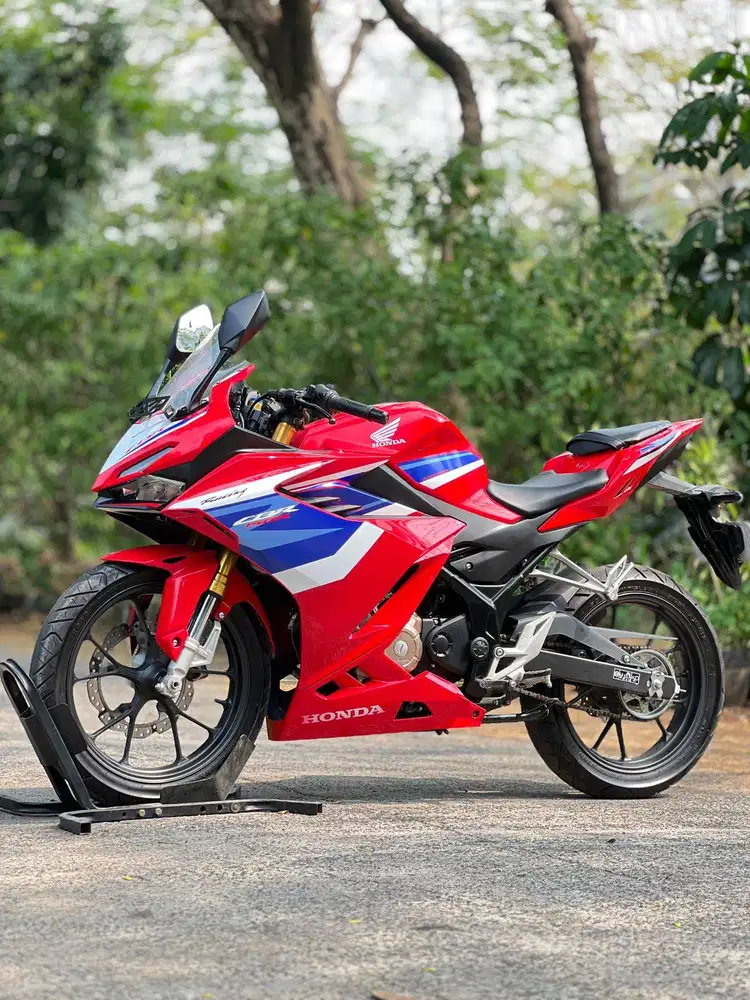 HONDA NEW CBR150R TRICOLOR MERAH 2024 KM 8K PAJAK HIDUP NO MINUS