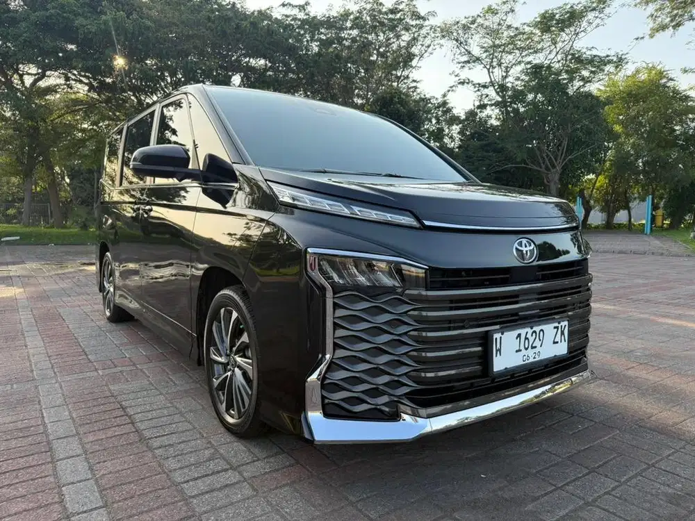 TOYOTA VOXY 2.0 TSS MATIC 2024 ISTIMEWA
