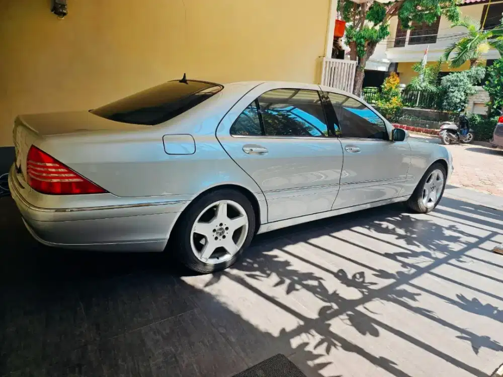 Antik Terawat Mercedes Benz S 350 L