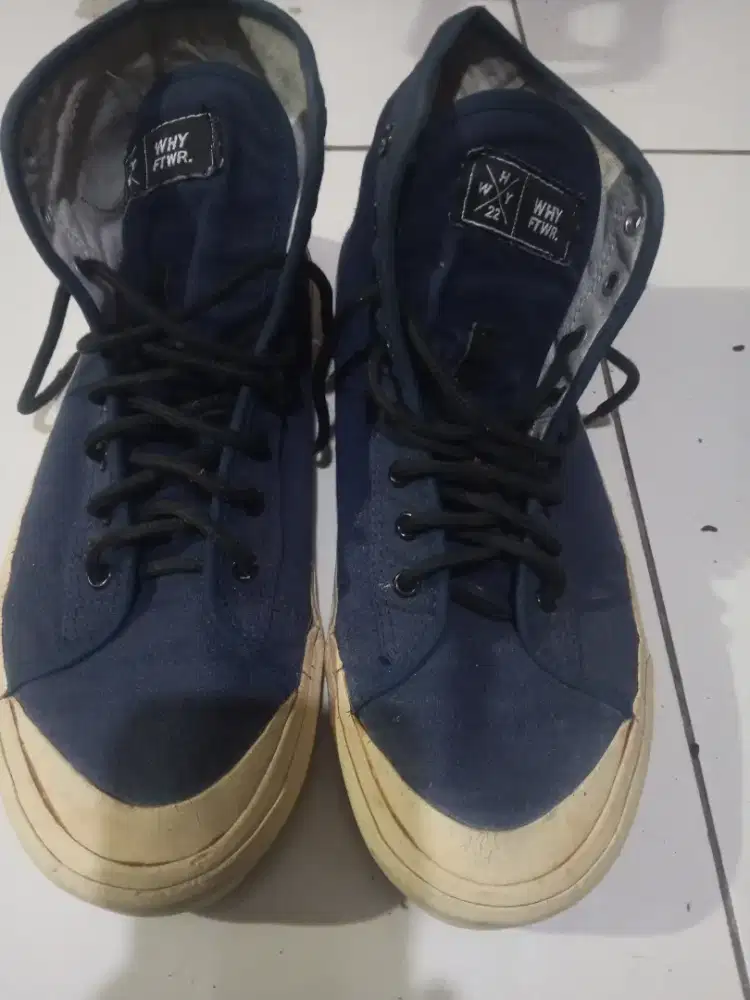 Sepatu sneakers kanvaz