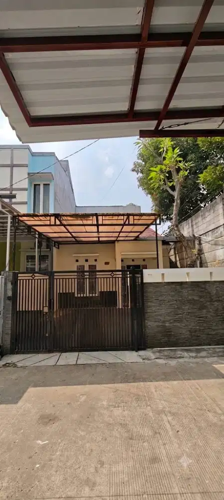 Rumah 2 lantai baru renovasi siap huni lokasi tengah kota