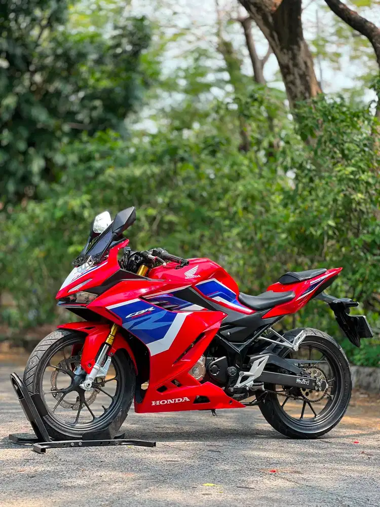 HONDA NEW CBR150R TRICOLOR MERAH 2023 KM RENDAH SIAP GAS JAUH