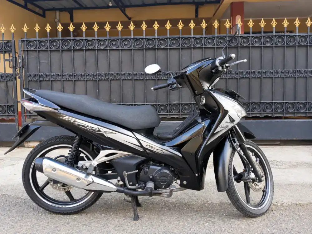 Honda Supra X 125 fi Helm In