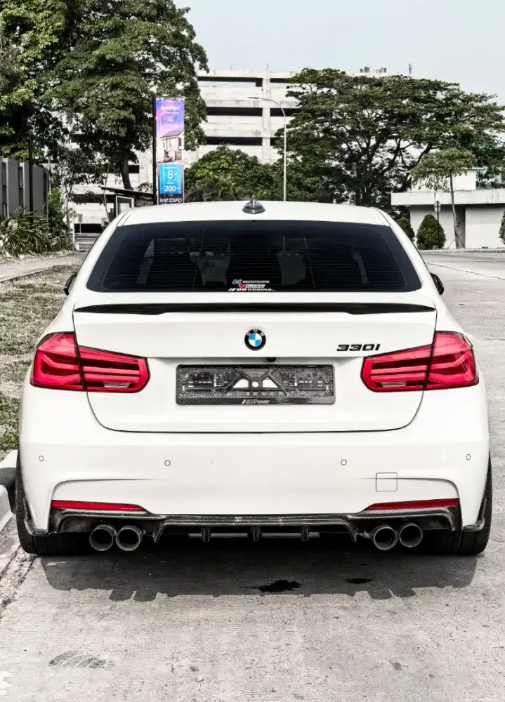 MURAH CASH. BMW 330i SUNROOF LCi 2016 f30 2015 M SPORT 320i
